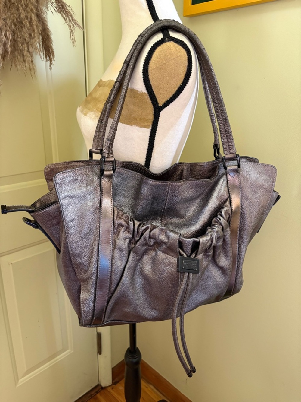 BURBERRY Silver Pebbled Leather Salisbury Hobo from Established 1856 Collection - Picture 2 of 16